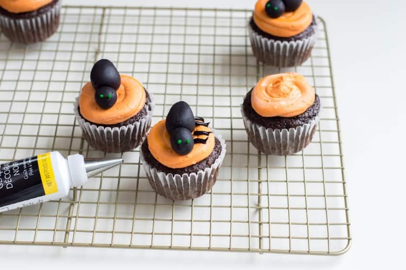 cup cakes with black fondant spider