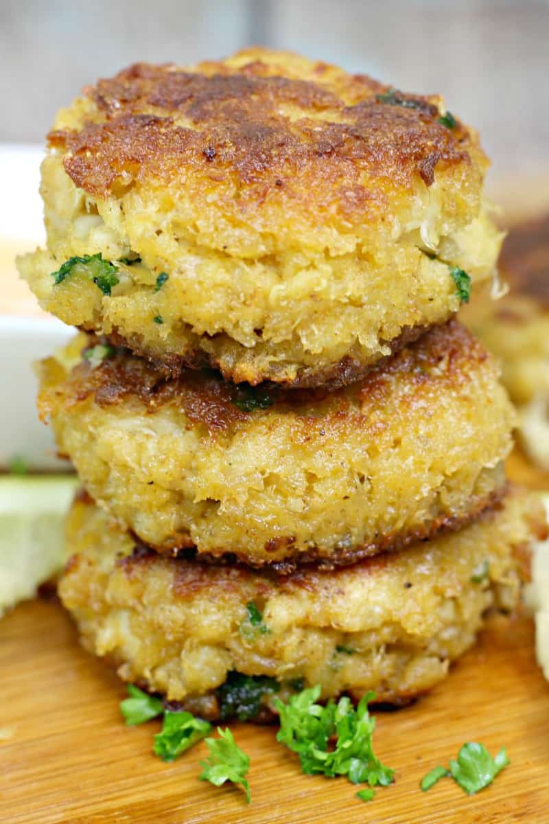 Southern Style Crab Cakes with Spicy Tartar Sauce