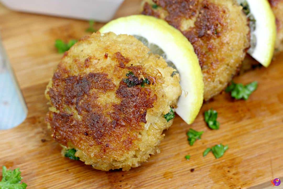 Southern Style Crab Cakes with Spicy Tartar Sauce