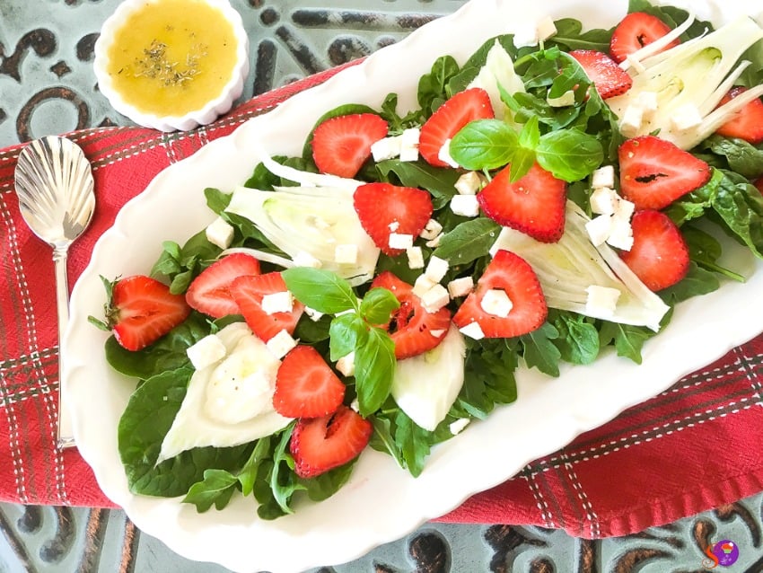 easy Spinach, Strawberry and Fennel Salad with Balsamic Vinaigrette