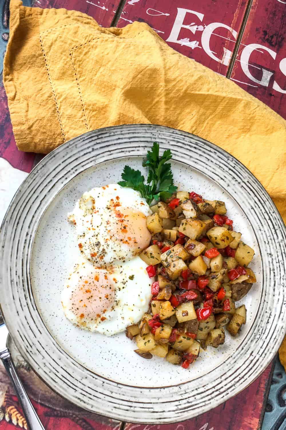 These Skillet Parmesan Breakfast Potatoes have well-seasoned, deliciously crispy outsides and smooth, creamy centers! #sweetandsavorymorsels #recipes