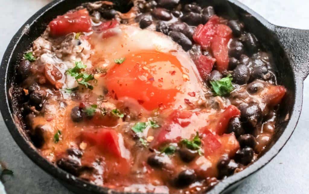 Tasty One-Pan Huevos Rancheros (Authentic Mexican)