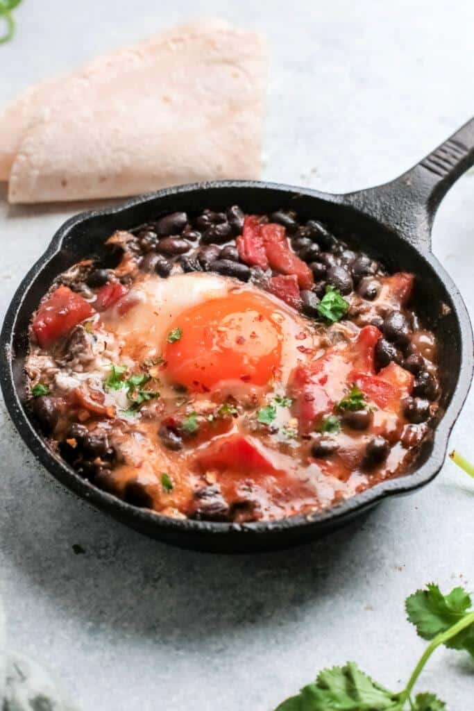 Tasty One-Pan Huevos Rancheros (Authentic Mexican)