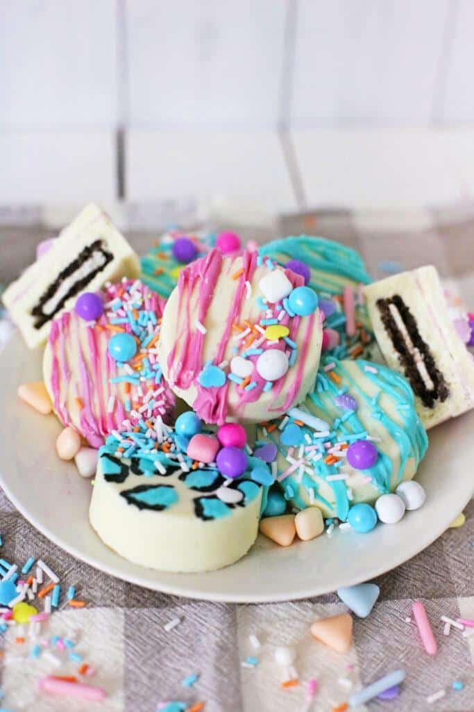 Fun and Colorful Spring Chocolate-Covered Oreos