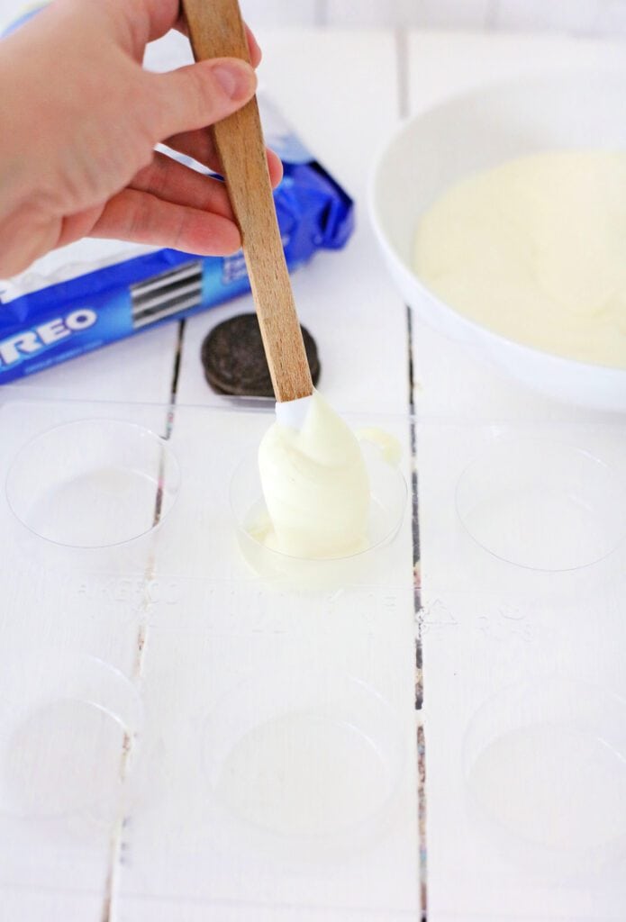 Fun and Colorful Spring Chocolate-Covered Oreos