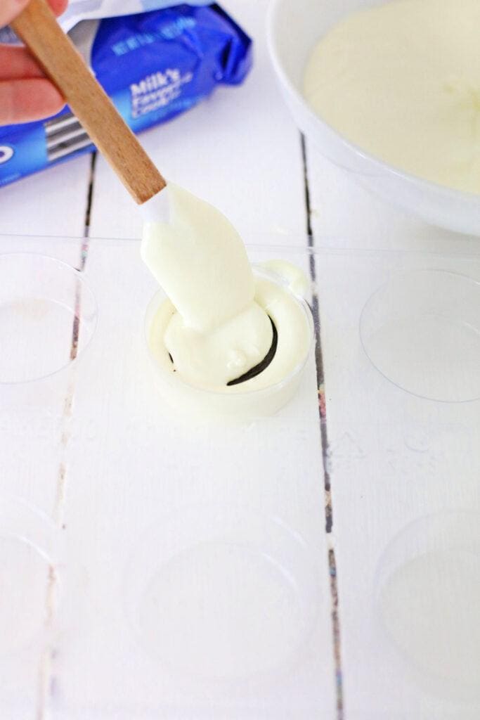 Fun and Colorful Spring Chocolate-Covered Oreos