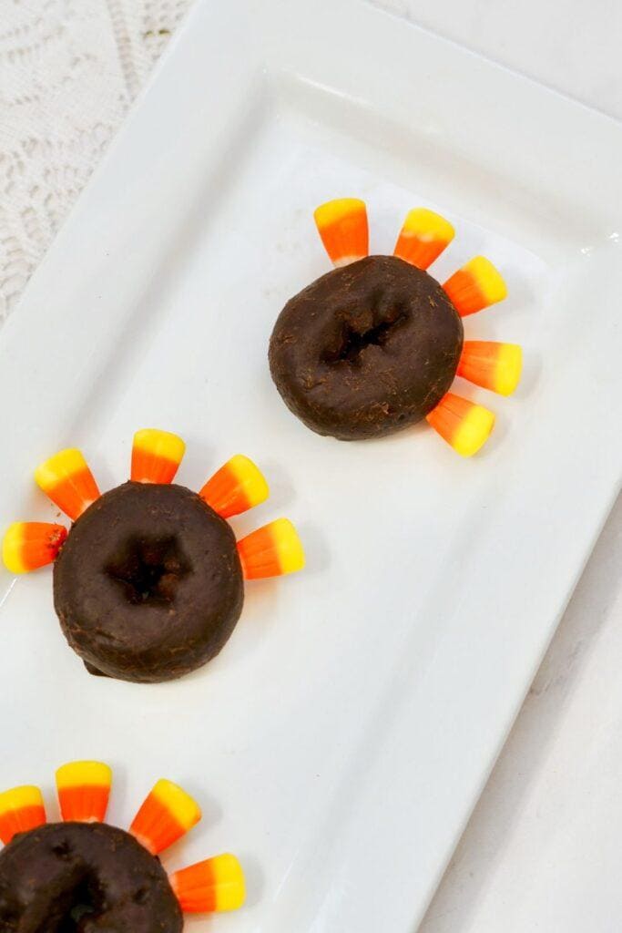 DELIGHTFUL TURKEY MINI DONUTS 4 Candy Corn Placement