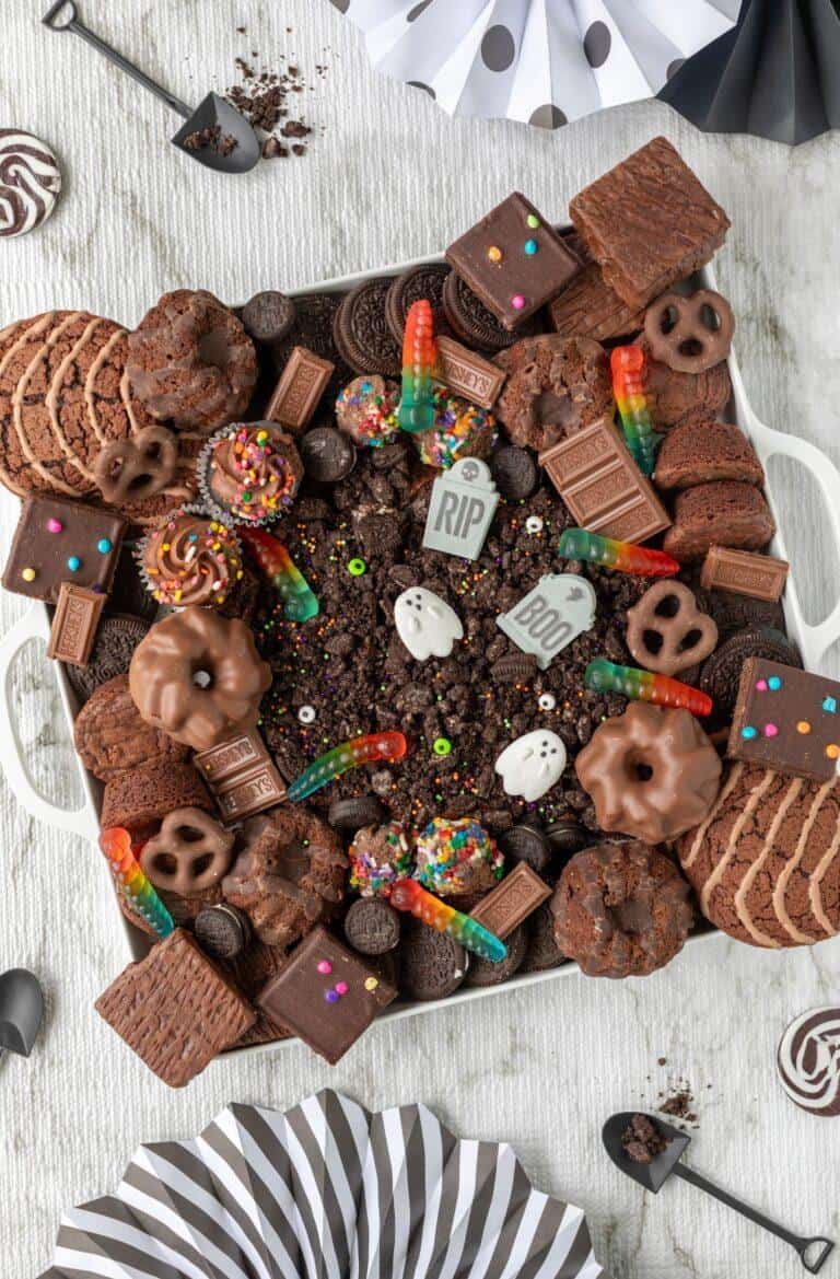 Dirt and Worms Frosting Board