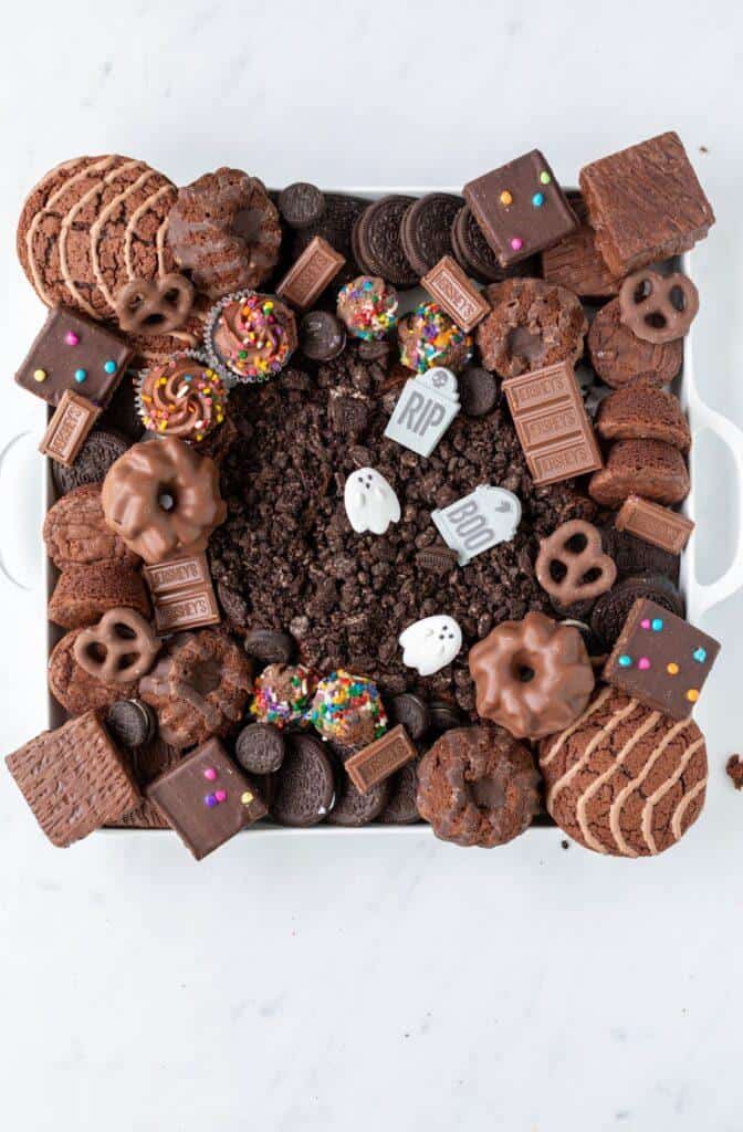 Dirt and Worms Frosting Board