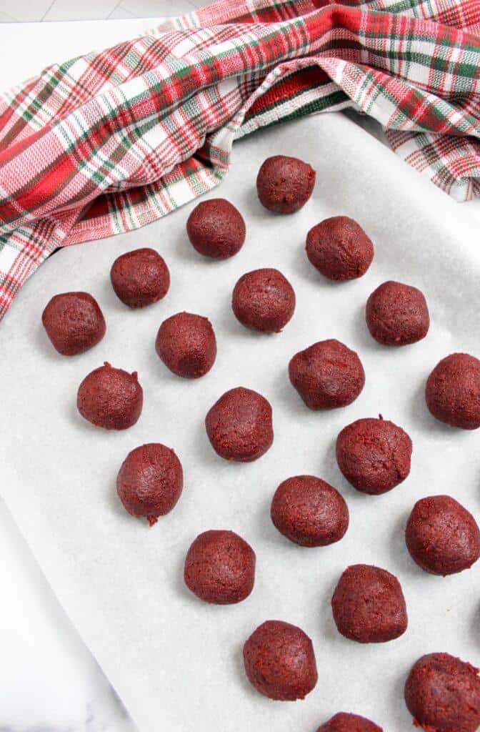 Christmas-Themed Red Velvet Cake Balls