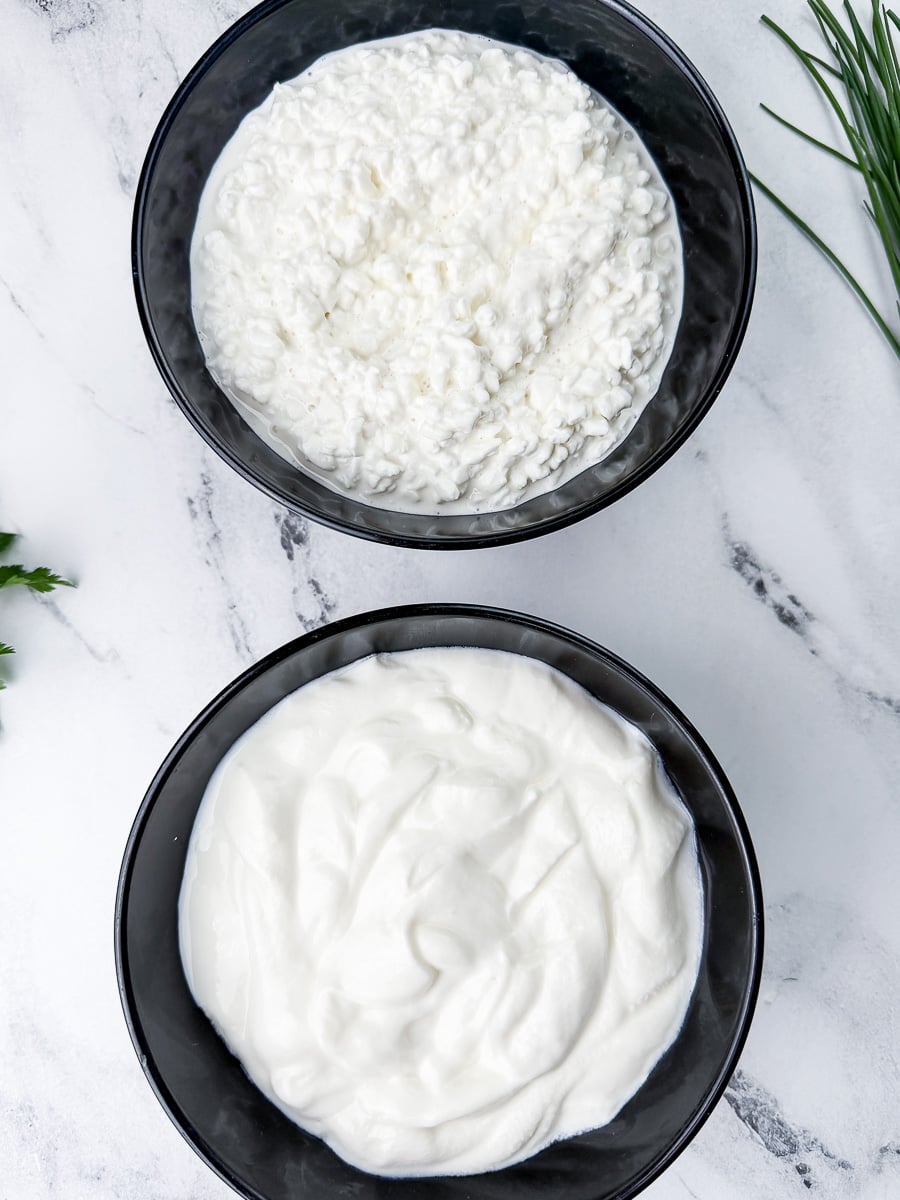 cottage cheese vs Greek yogurt in two black bowls